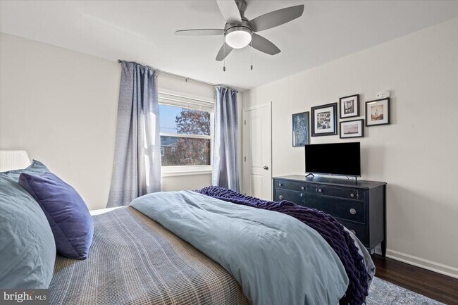 Building Photo - 134 35th St NE