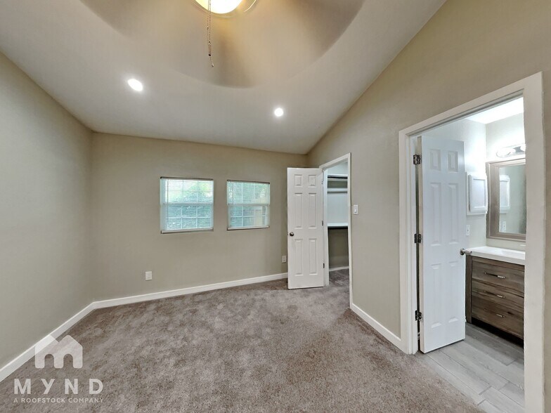 Building Photo - 3732 Farm Field Ln