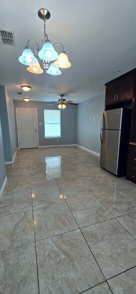 Building Photo - 1302 Quitaca Dr