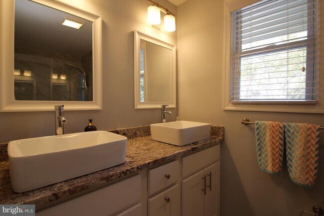 Building Photo - 3287 Annandale Rd