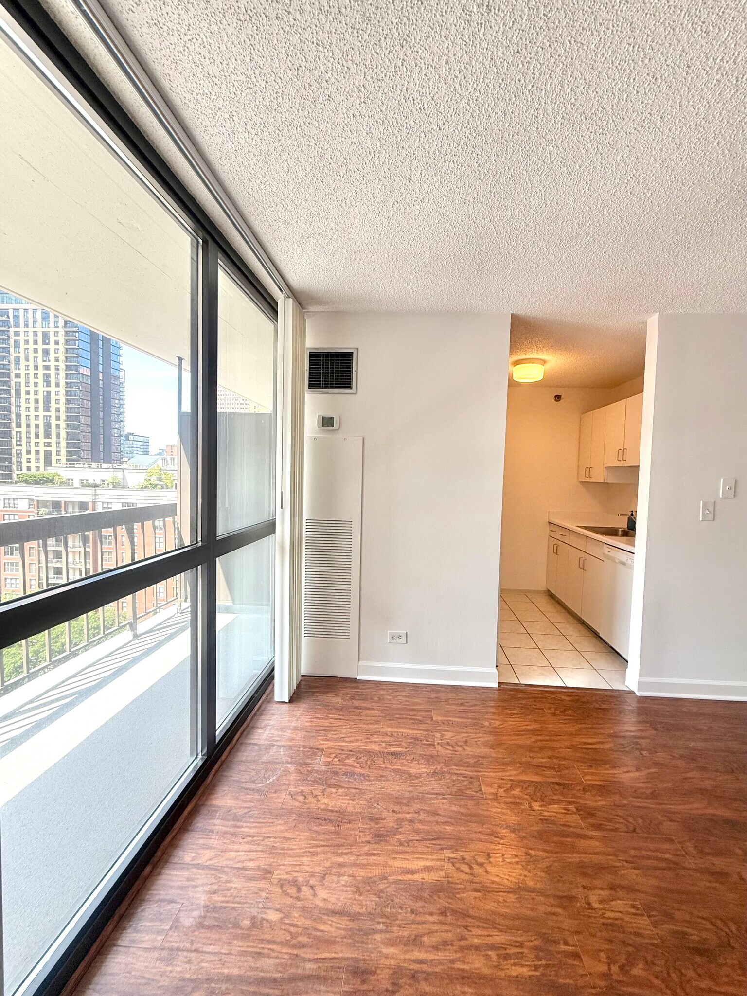 Building Photo - 33 W Delaware Pl