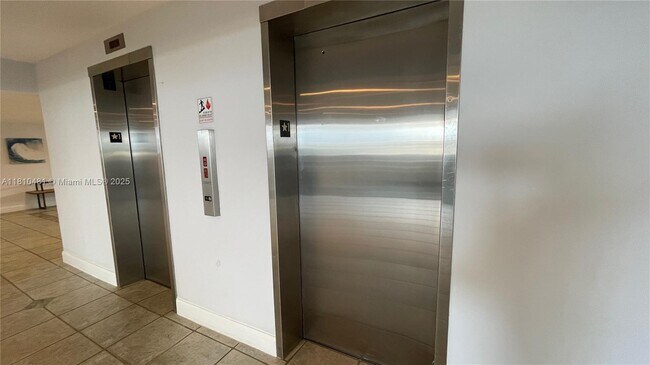 Building Photo - 2821 N Miami Beach Blvd