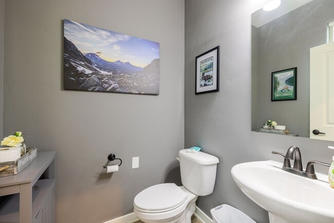 Building Photo - Charming Redmond Craftsman Retreat – Stylish 3-Bed, 3-Bath Home with Community Amenities