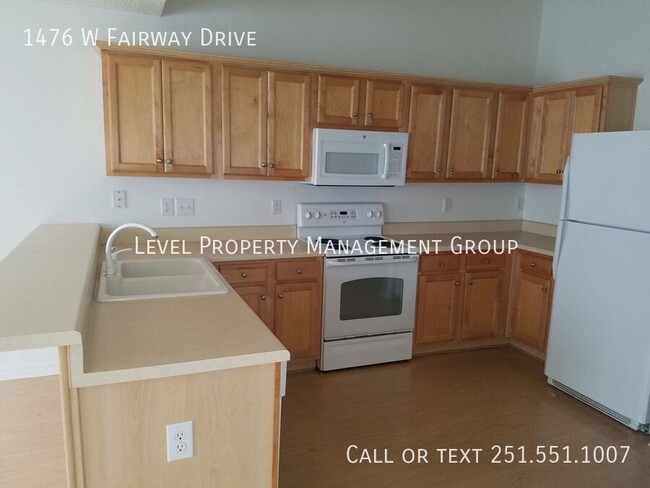 Building Photo - 1476 W Fairway Dr