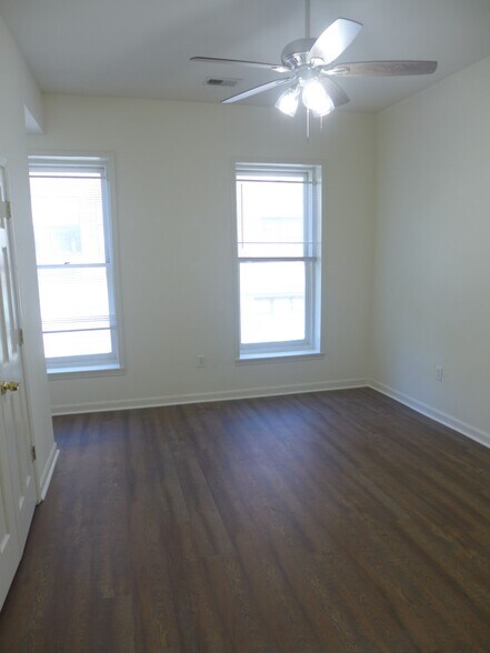 Building Photo - 326 Park Ave