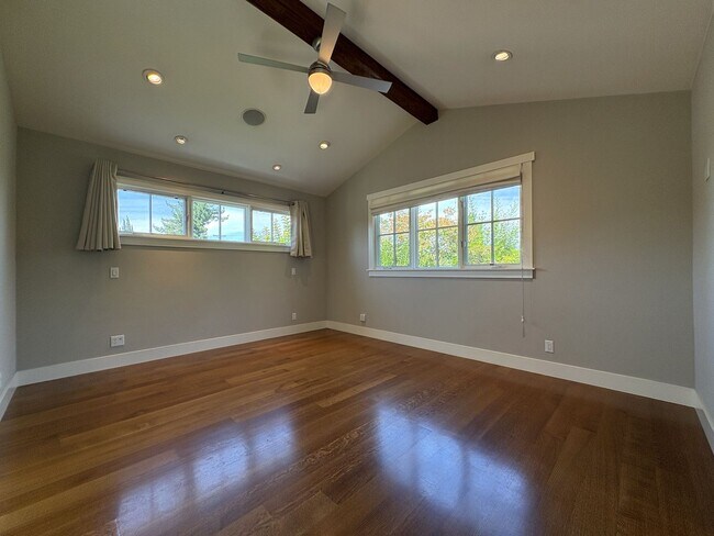 Building Photo - Spacious 5BR/3.5BA Palo Alto Home with Gourmet Kitchen & Large Backyard