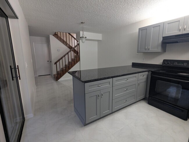 Building Photo - 2191 White Pine Cir