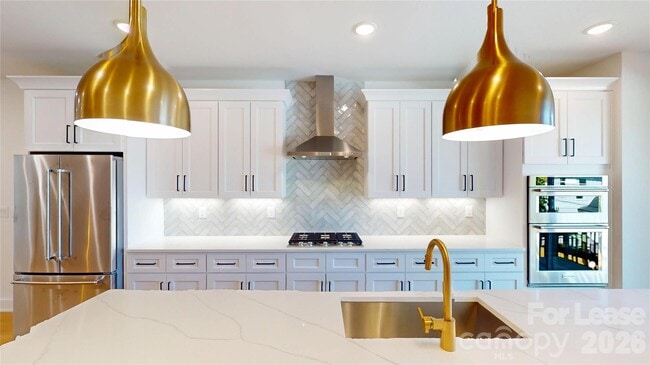 Building Photo - 156 Mattoon St