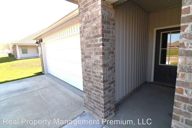 Building Photo - 4 br, 2 bath House - 16017 Olive Grove Dr