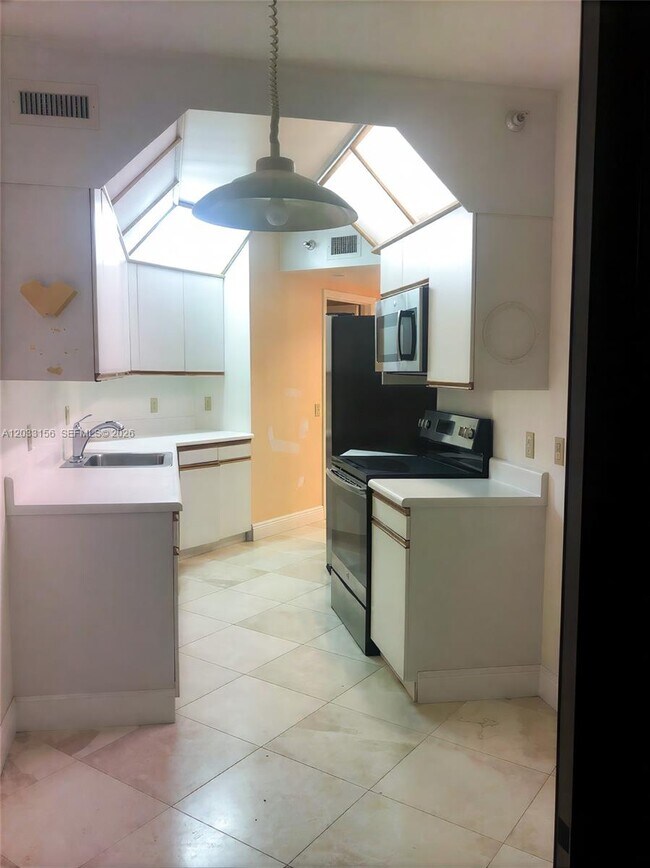 Building Photo - 3610 Yacht Club Dr