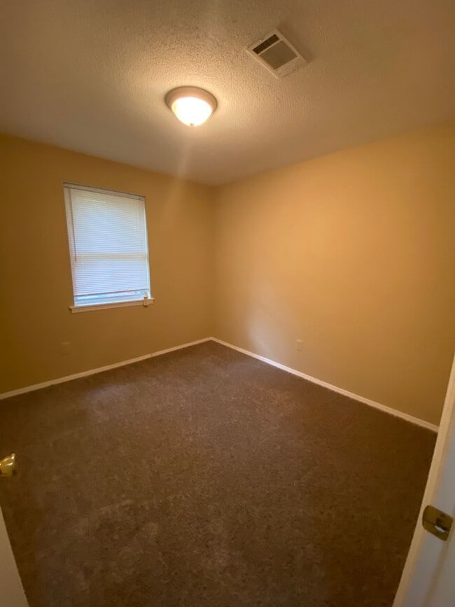 Building Photo - 3606 Quail Hollow Dr