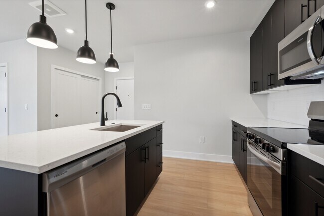 Building Photo - 6910 Ridge Ave