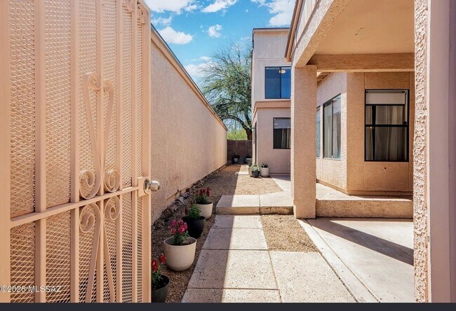 Building Photo - Spacious 3BR Townhome in Tucson
