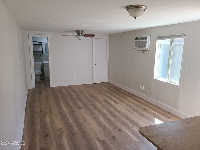 Building Photo - 145 W Wickenburg Way