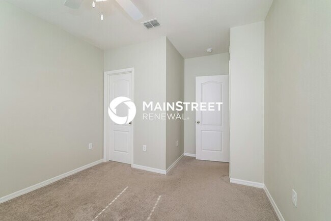 Building Photo - 3 Bedroom Pet-Friendly Home in DAVENPORT, ...