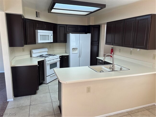 Building Photo - 19 Fantasia Ln