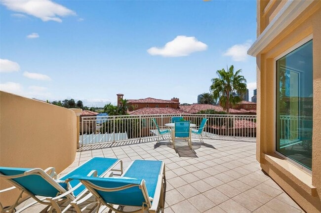 Building Photo - 555 5th Ave NE