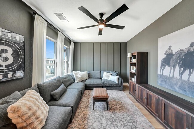 Building Photo - 2147 West Cardinal Avenue