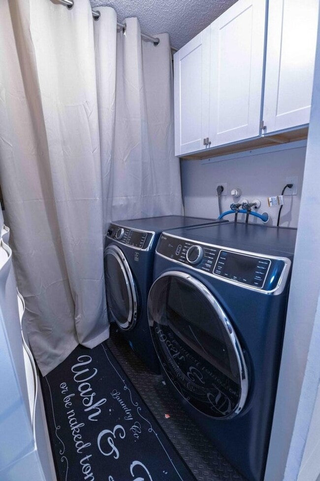 Building Photo - 8111 Cedar Hollow Ln