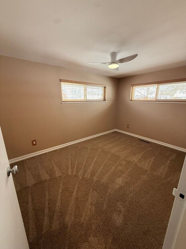 Building Photo - 2076 Terrylynn Ave