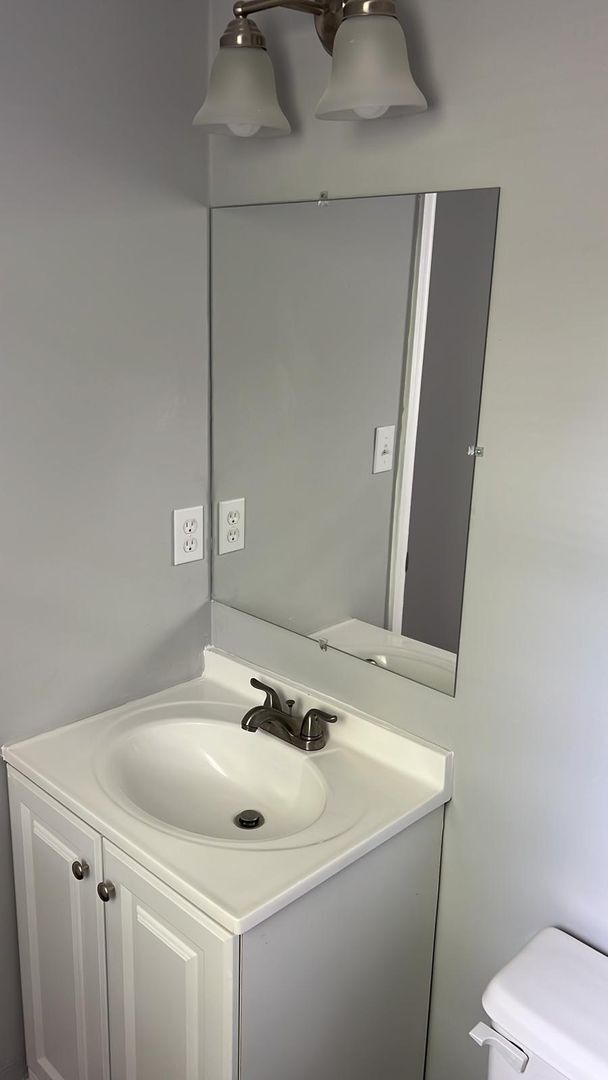Building Photo - Newly Remodeled 2Bed/2.5Bath Townhome For Lease in Austell