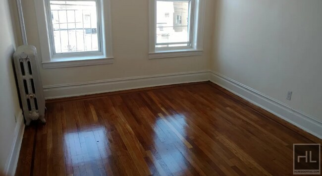 Building Photo - 1BR 1BA Pre War Charmer in Homecrest Brooklyn
