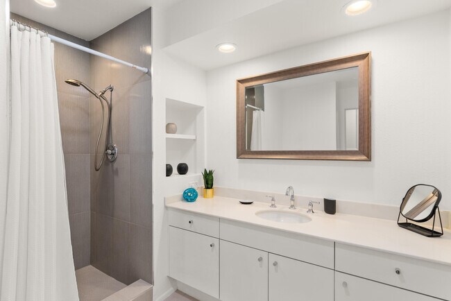 Building Photo - 46642 Arapahoe Cir