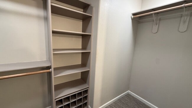 Building Photo - West Side 3 Bed/2.5 Bath Townhouse Condo. Available NOW!
