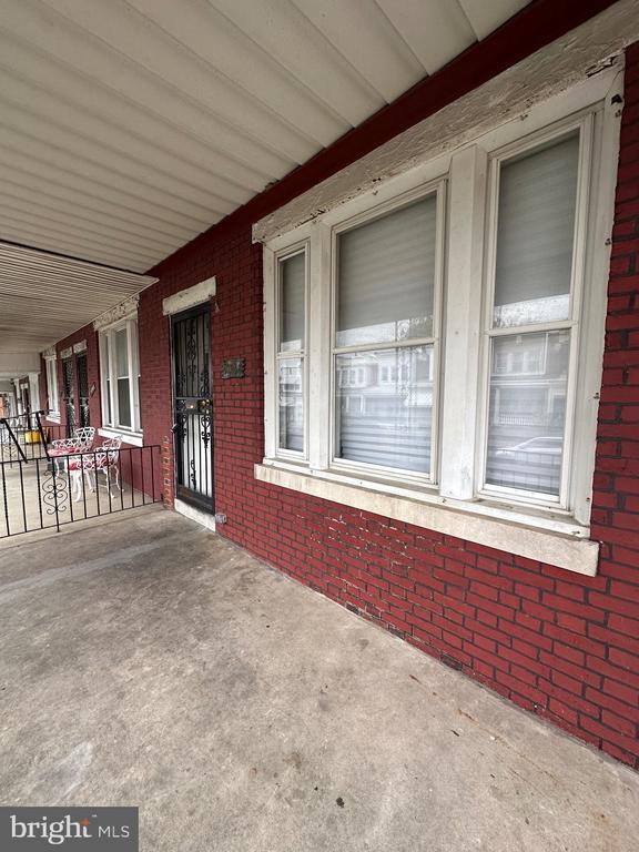 Building Photo - 2046 Conlyn St