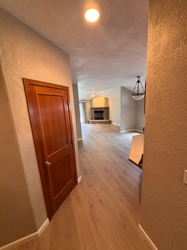 Building Photo - 3052 Gary Dr