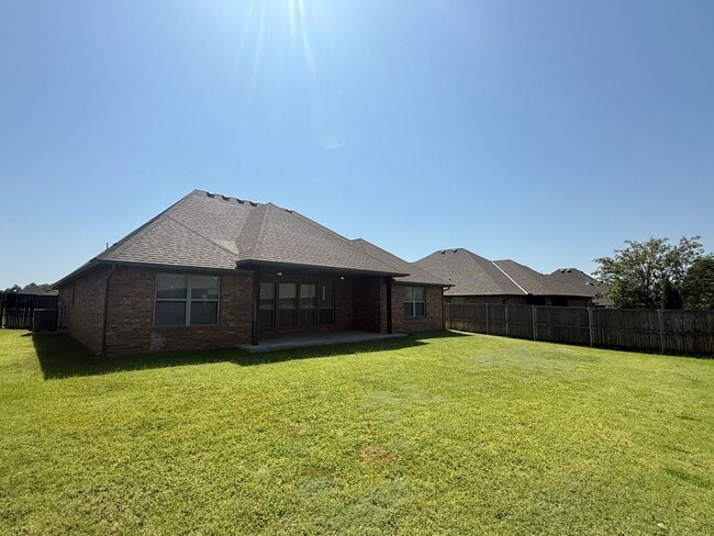 Building Photo - 18805 Trailview Way