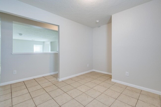 Building Photo - 3054 Legends York Dr