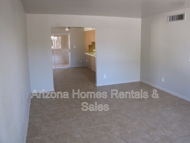 Building Photo - 302 N Banff Ave