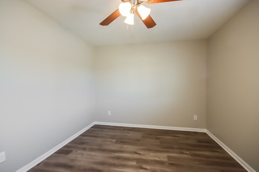 Building Photo - 261 Kellyn Ct