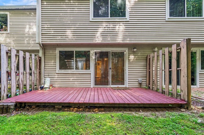 Building Photo - AVAILABLE NOW!! 2 Bedroom 2.5 Bathroom Townhome - Furnished!