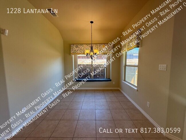 Building Photo - 1228 Lantana Ln