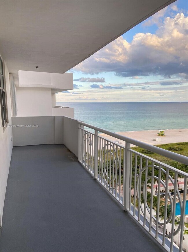 Building Photo - 5825 Collins Ave