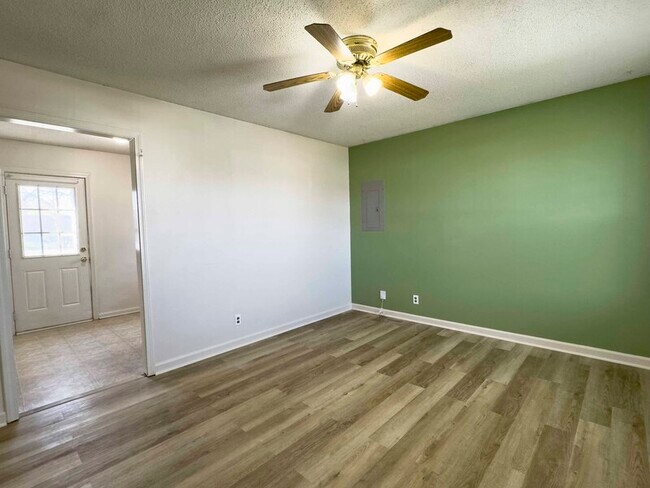 Building Photo - 1028 Bush Ave