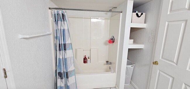 Building Photo - 4162 Whitehall Dr