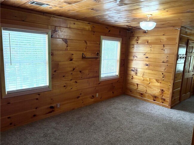Building Photo - 368 White Pine Crossover