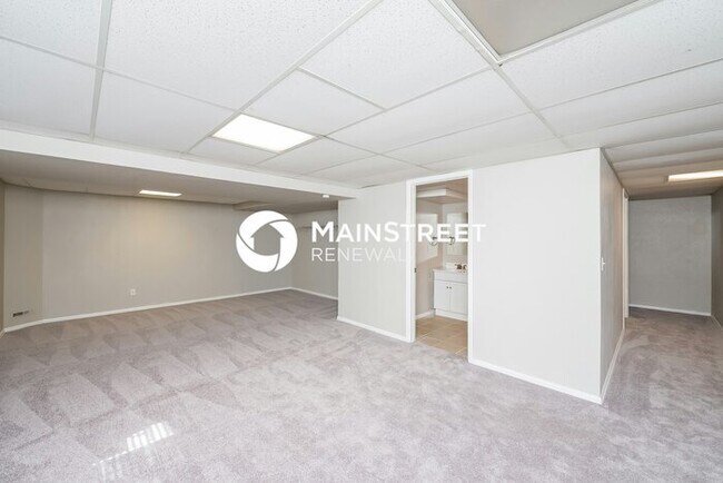 Building Photo - 4 Bedroom Pet-Friendly Home in Aurora, CO with Main Street Renewal