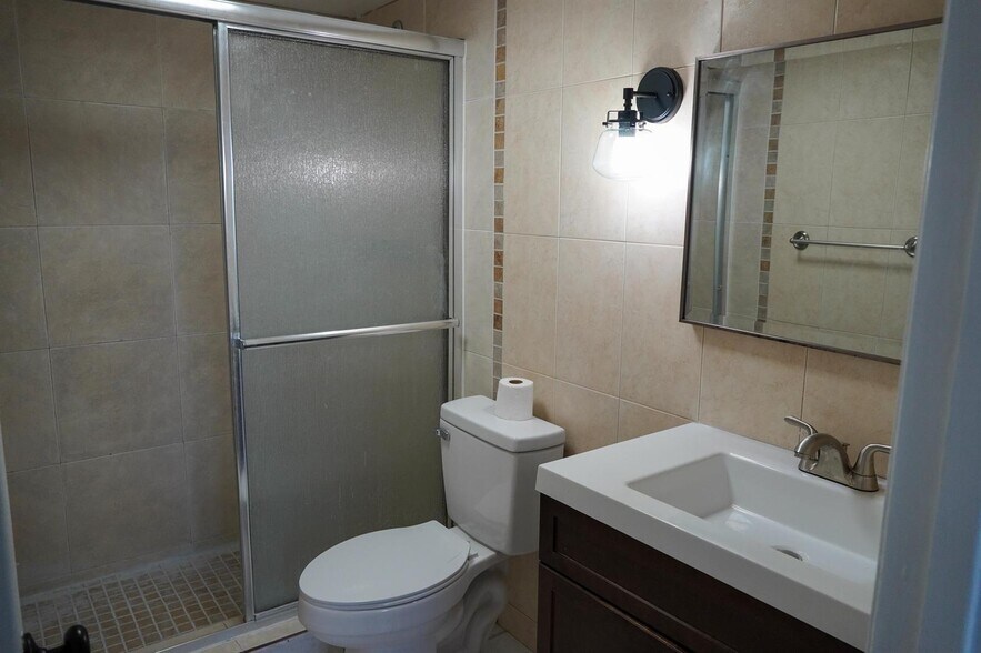 Building Photo - 3720 N Pine Island Rd