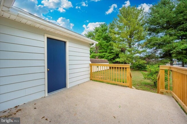 Building Photo - 6 Schaller Ln