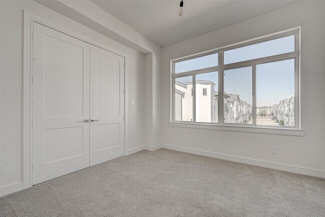 Building Photo - 8930 Spring Knoll Forest Dr