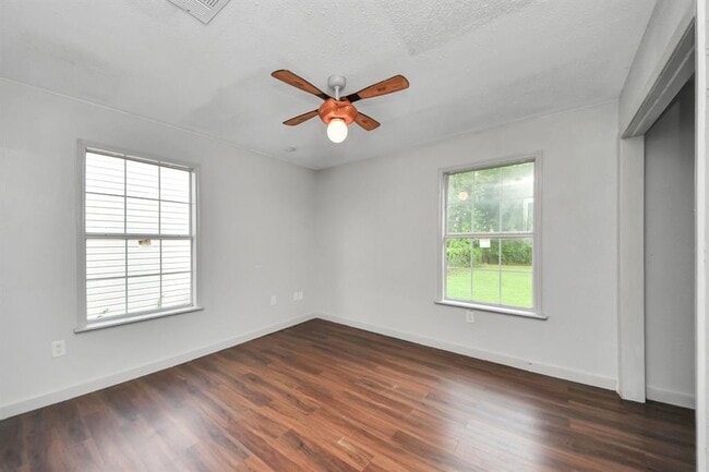 Building Photo - 914 Kress St