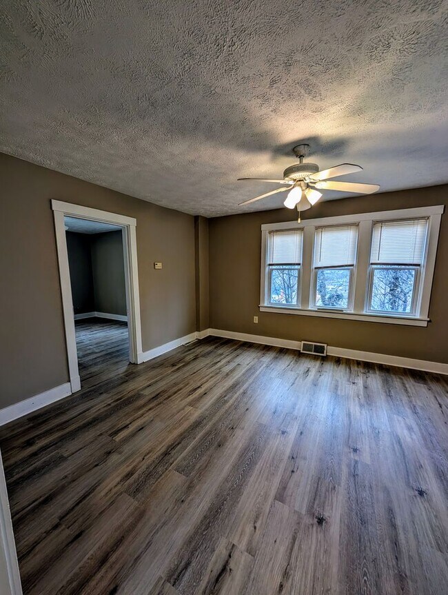 Building Photo - 1668 Crafton Blvd