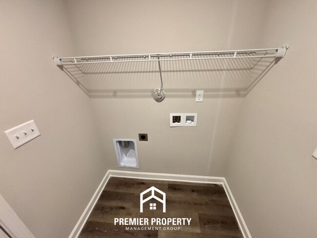 Building Photo - Spacious 4BR Home Near Tuscaloosa w/ 2-Car Garage, Covered Patio & Fenced Yard