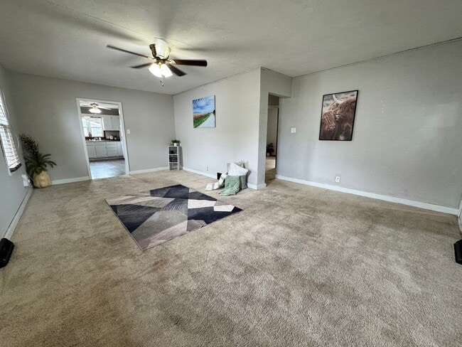 Building Photo - 3 Bed, 1 Bath Home for rent in Elk Run Heights