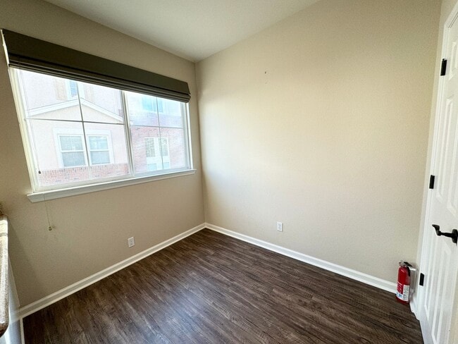 Building Photo - Perfect Shape Downtown Livermore Townhome ...