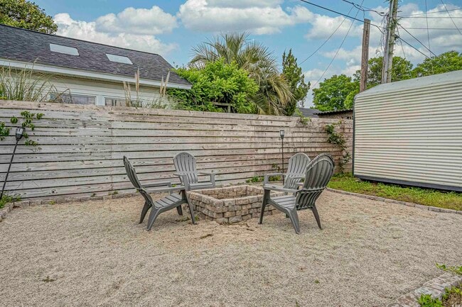 Building Photo - 7617 Glenwood Dr